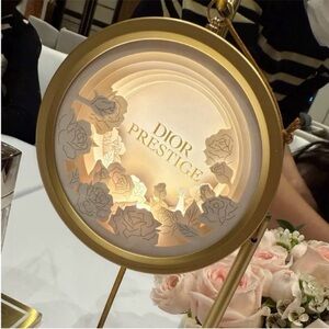 Dior beauty gift Dior prestige USB charging holding light